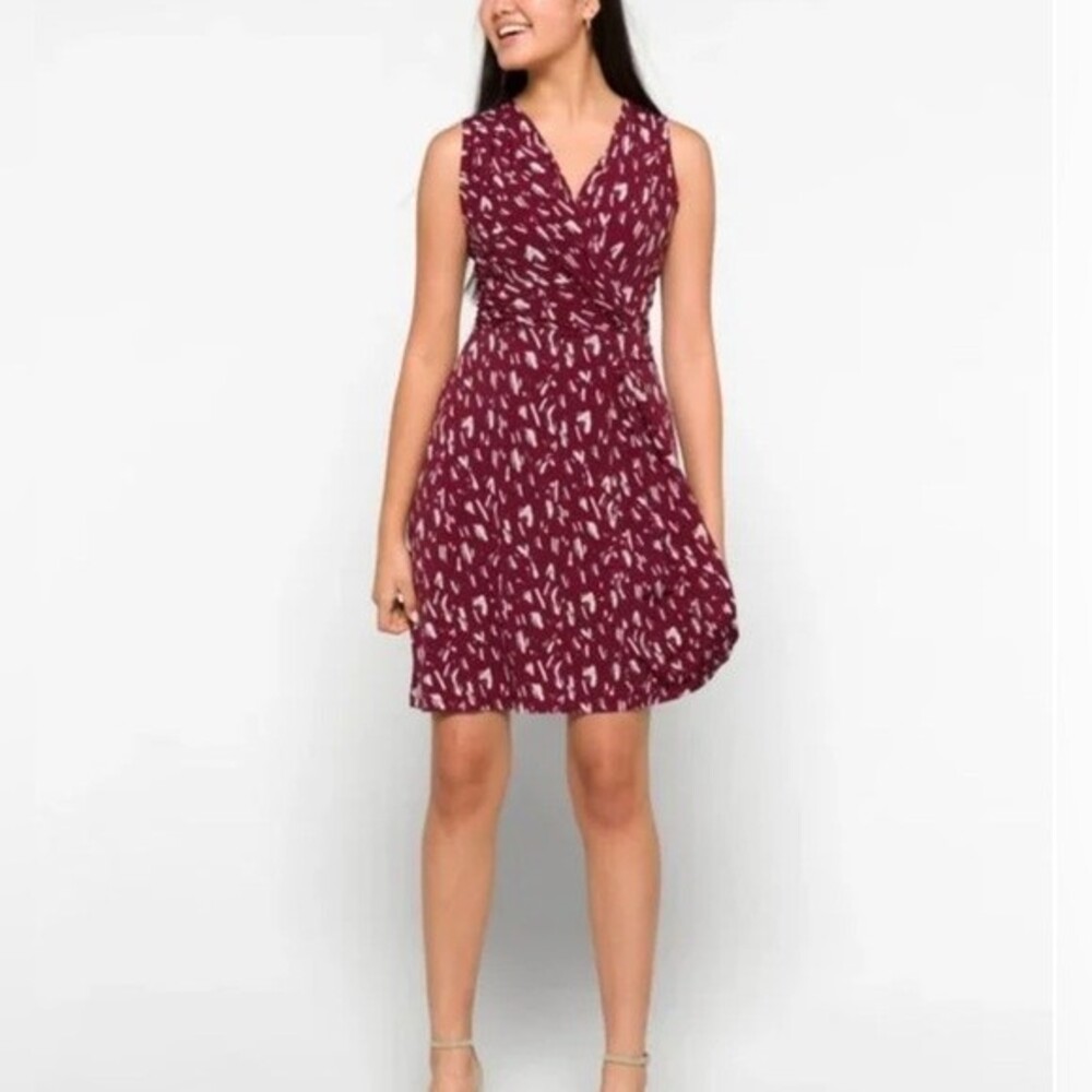 Hail3y:23 wine burgundy and white brushstroke faux twist side wrap dress size XS